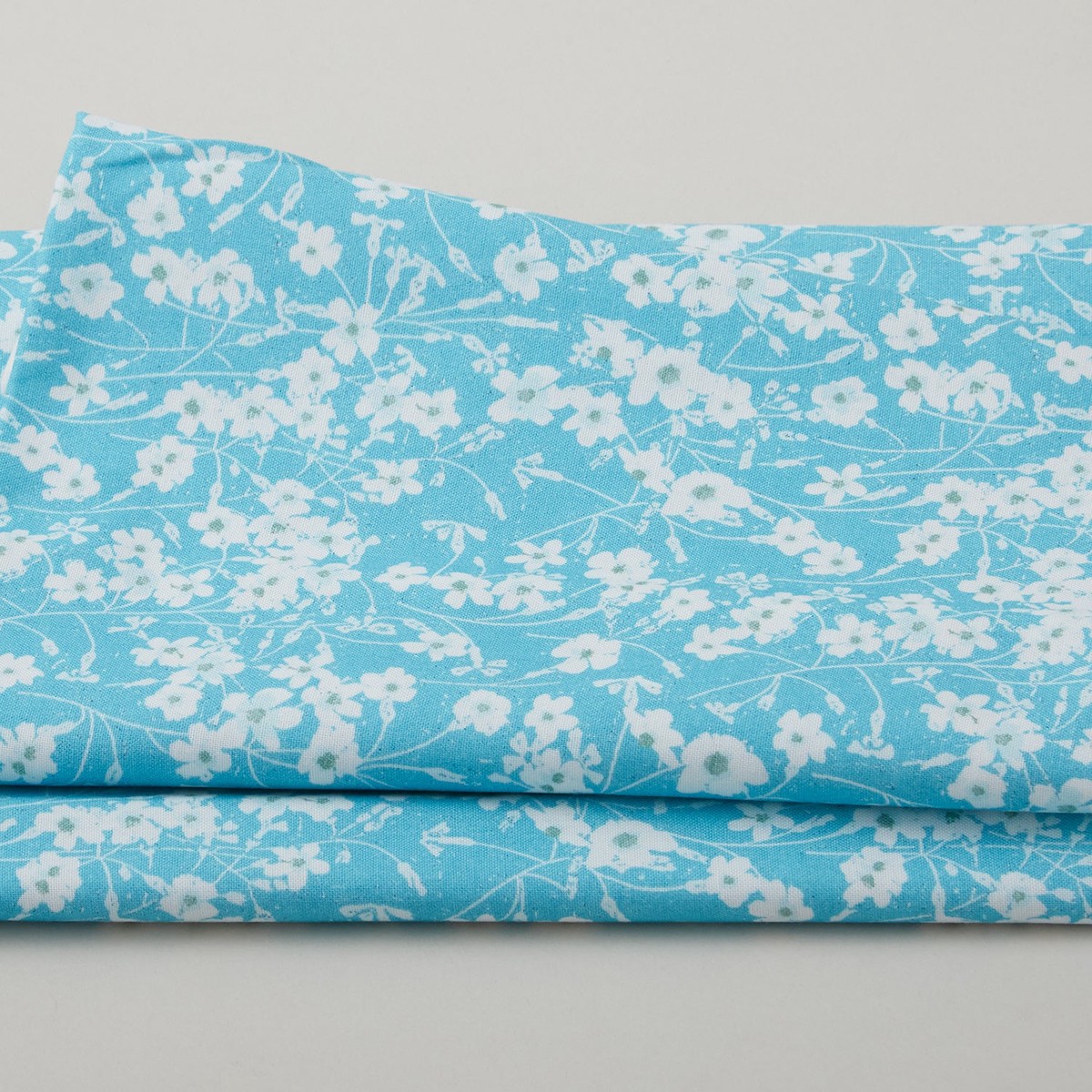 beatrice-favorites-flower-bunches-turquoise-2-yard-cut