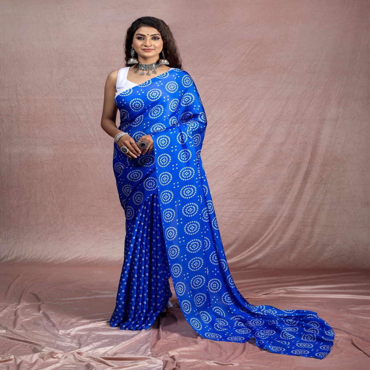 royal-blue-and-cream-bandhanii-pattern-digital-print-georgette-satin-saree-with-tassels