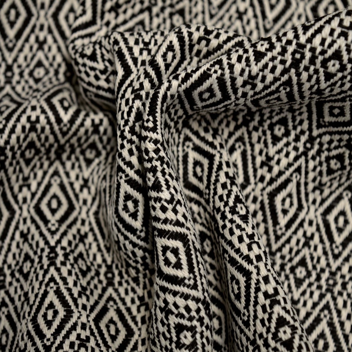 birdy-noir-crypton-fabric