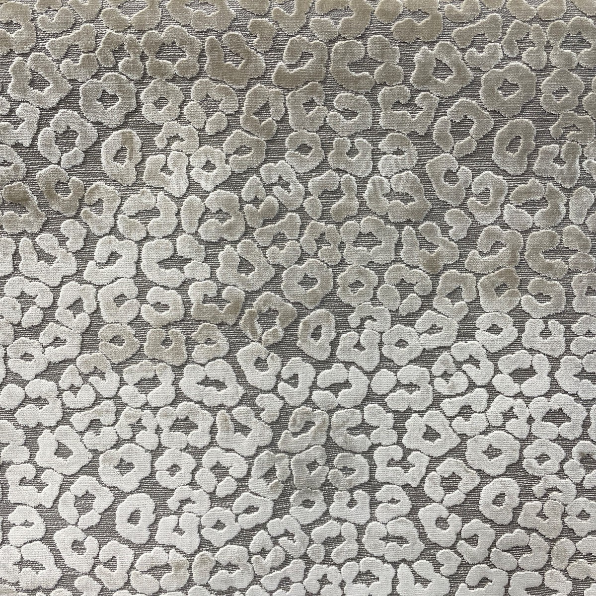 fat-cat-natural-cut-velvet-leopard-spot-swavelle-mill-creek-fabric