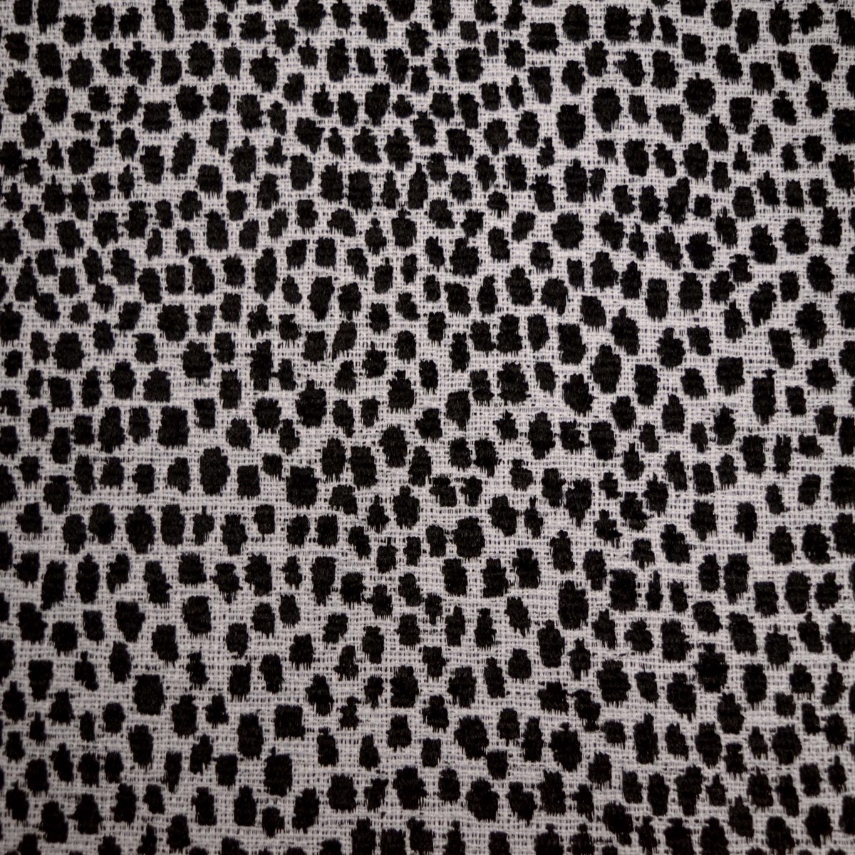 dotify-ebony-ivory-covington-fabric