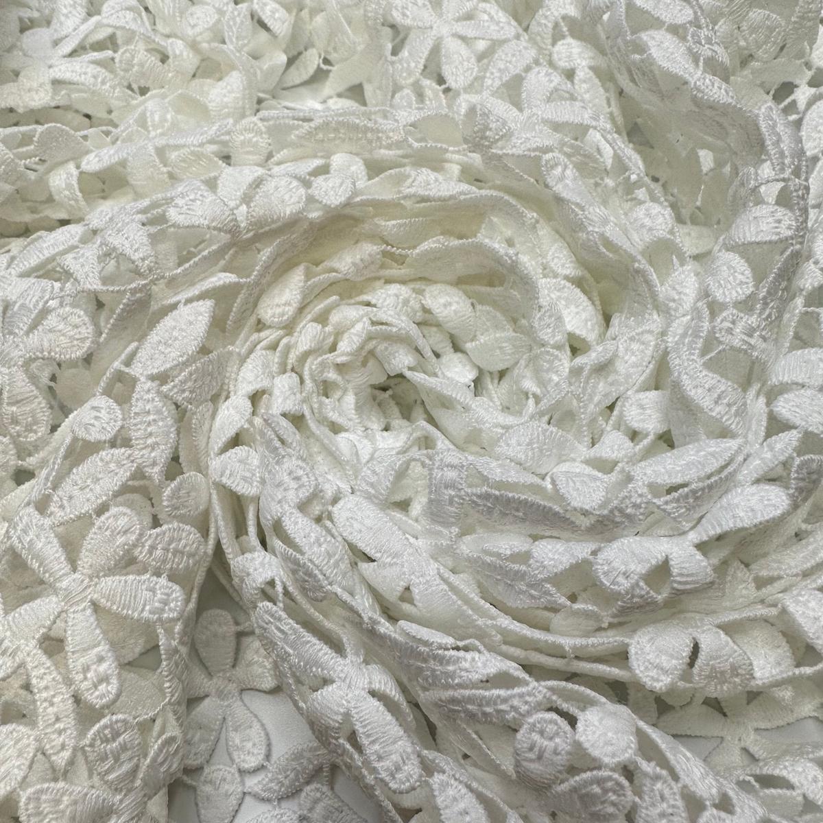 stopping-to-smell-the-flowers-lace-polyester-blend-woven-white-floral-1m-bundle