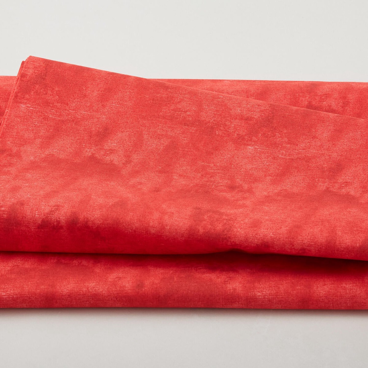 chalk-texture-red-3-yard-cut
