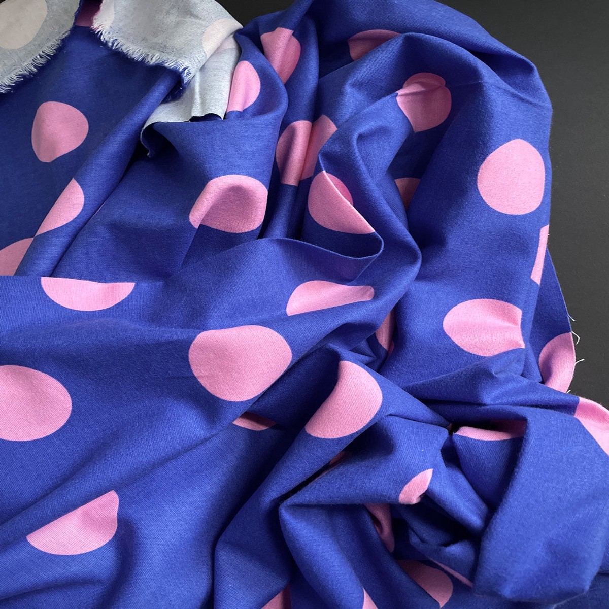 bazaar-cotton-flannel-violet-spot