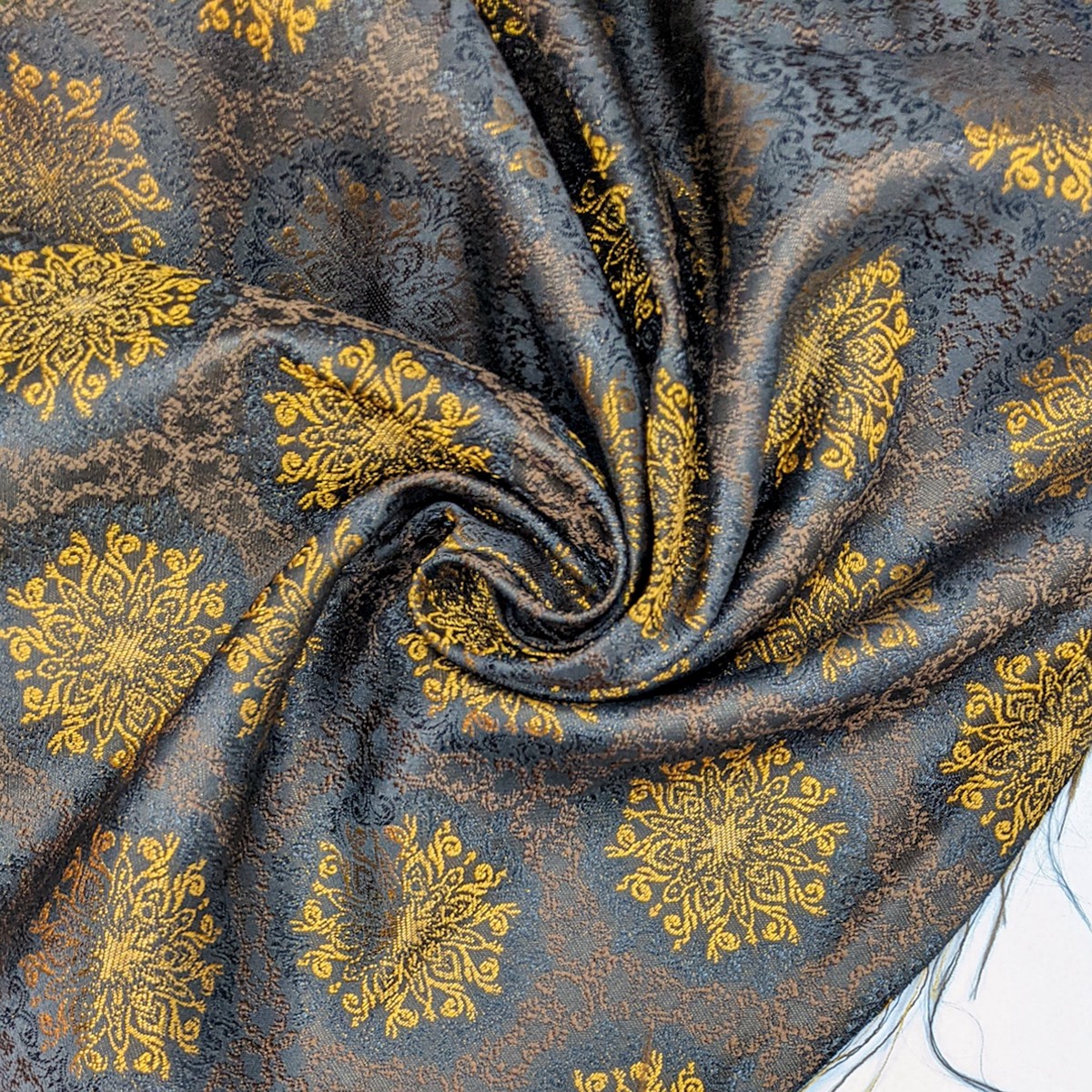 medallion-jacquard-synthetic-woven-brown-gold-damask-0-9m-bundle