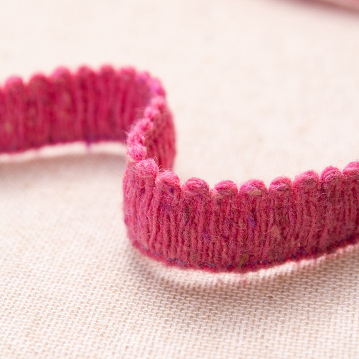 upholstery-trim-fringed-chenille-1-raspberry-per-metre