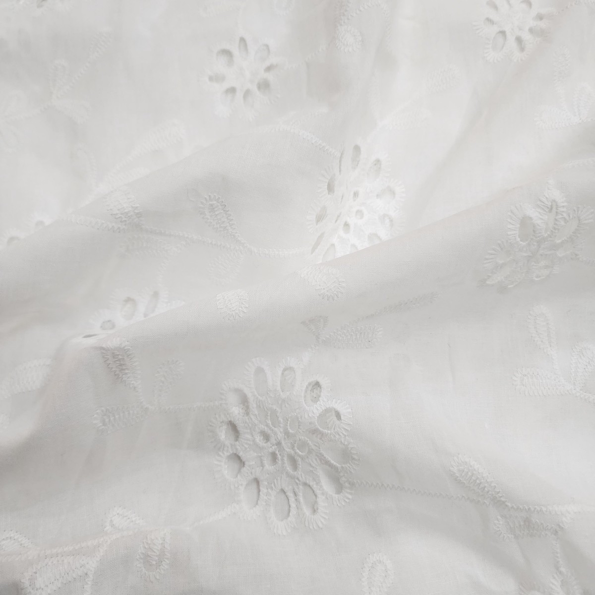 width-57-inches-pure-cotton-hakoba-white-flower-jaal-fabric