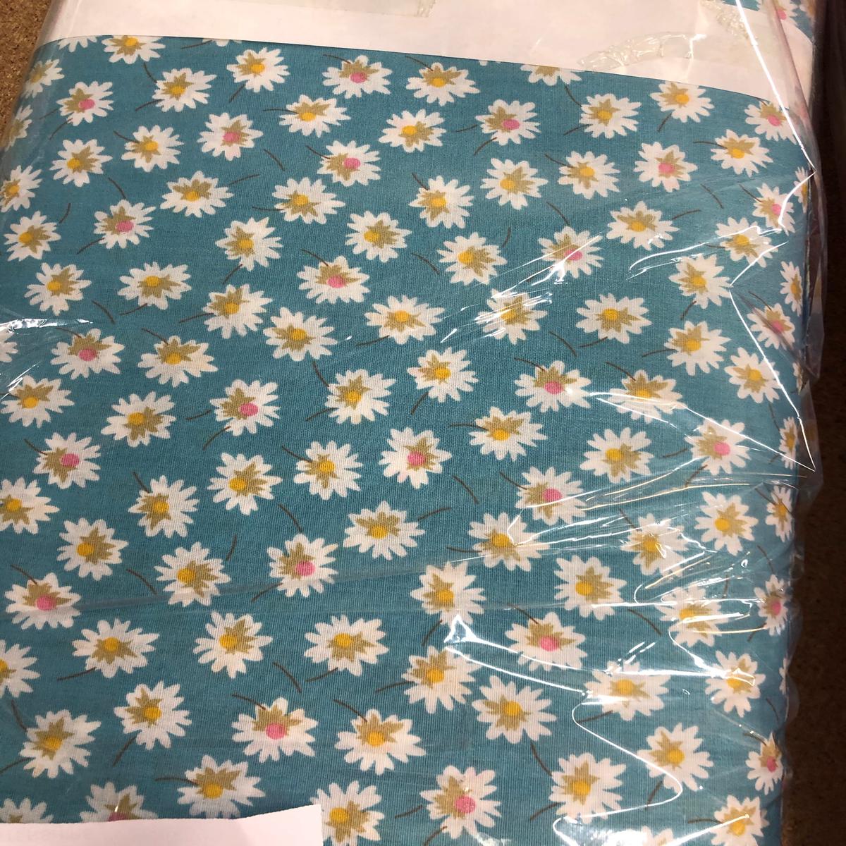 1m-100-cotton-poplin-fabric-x-110cm-daisy-on-lush-aqua-blue