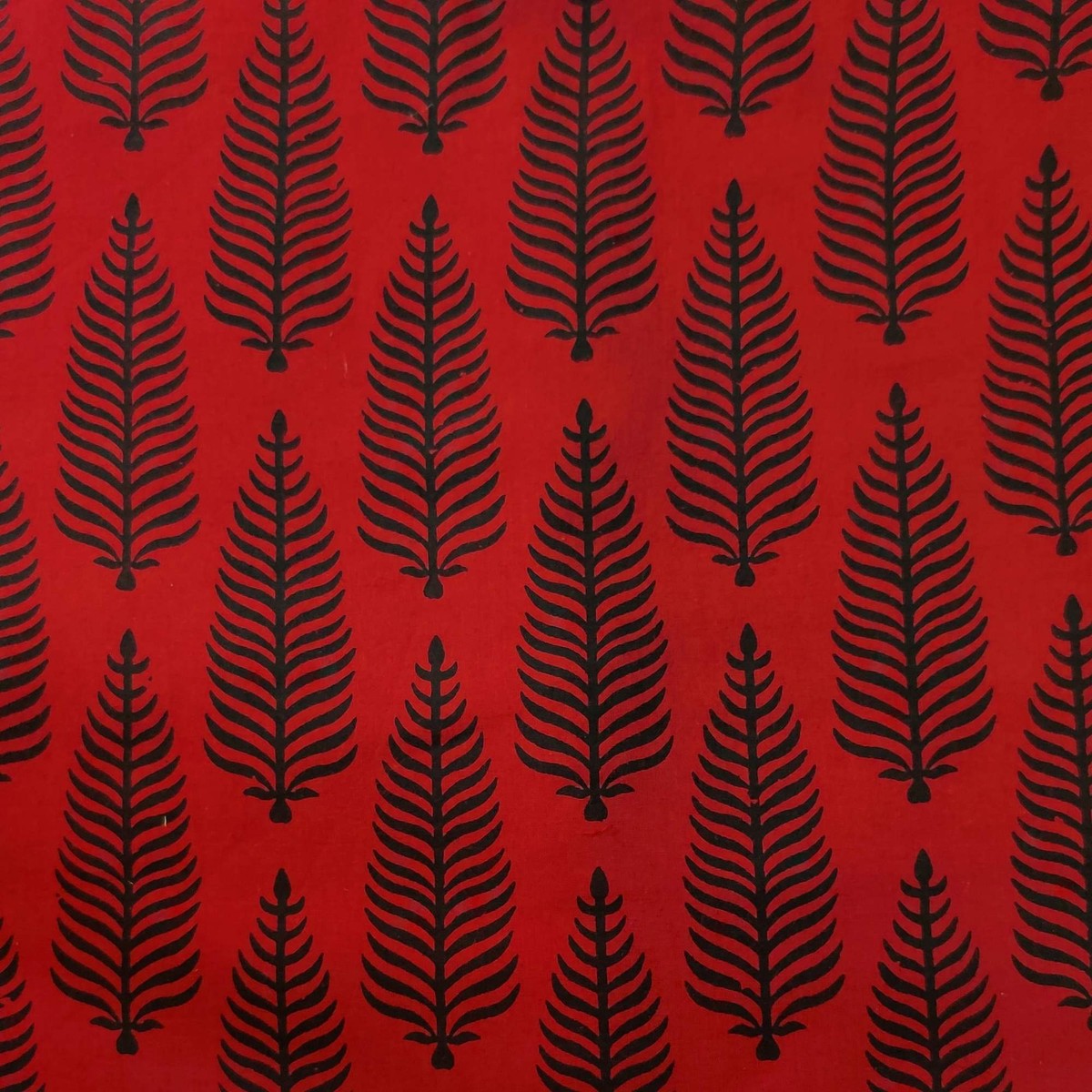 pre-cut-pure-cotton-discharge-dabu-maroon-with-black-fern-hand-block-print-fabric-1-75-meter