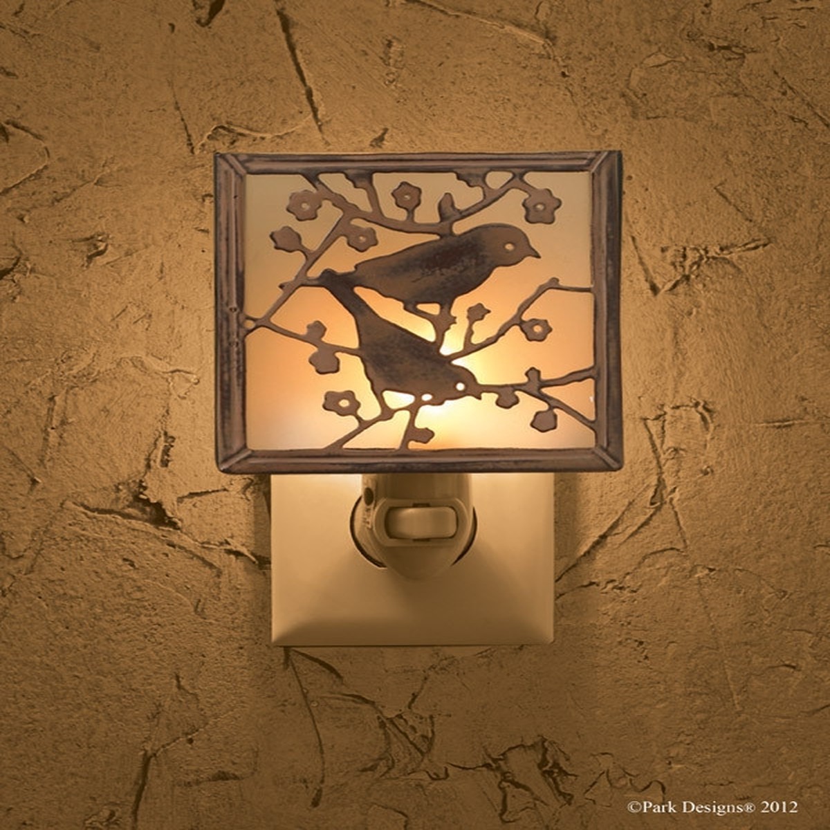 backyard-birds-night-light