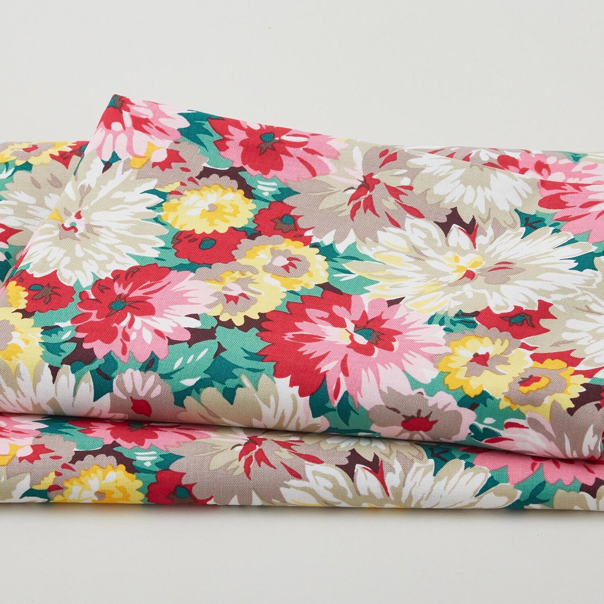 cottage-garden-daisy-extravaganza-multi-2-yard-cut