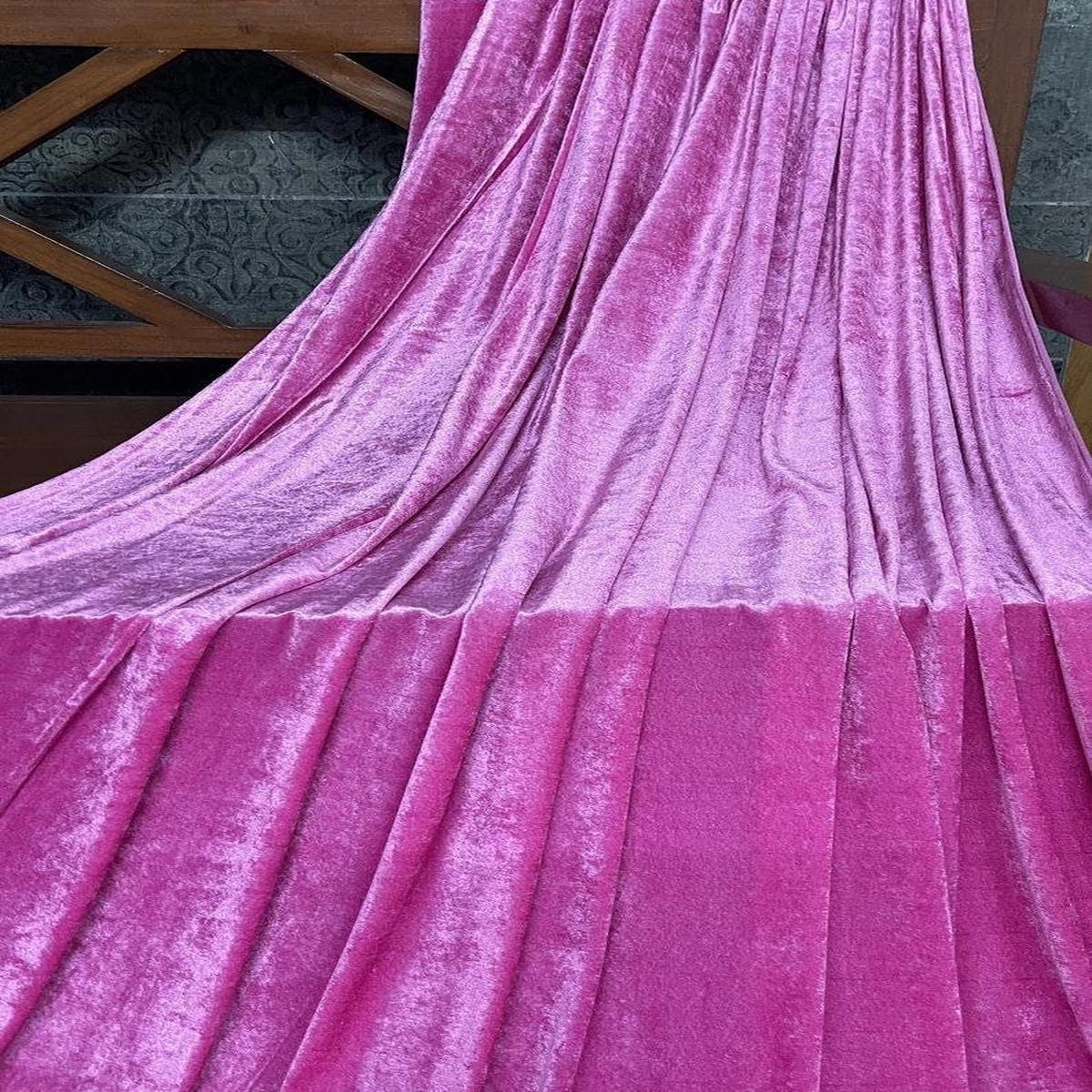 velvet-stretchable-fabric-in-pink-color-multiple-lengths-will-come-in-the-continuous-piece-vltf19