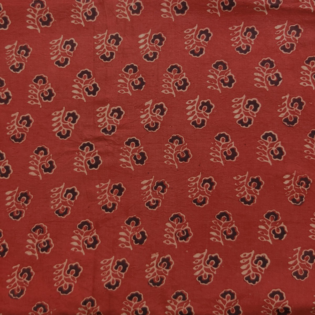 pure-cotton-ajrak-rust-vegetable-dyed-with-cream-rust-dual-flowers-hand-block-print-fabric