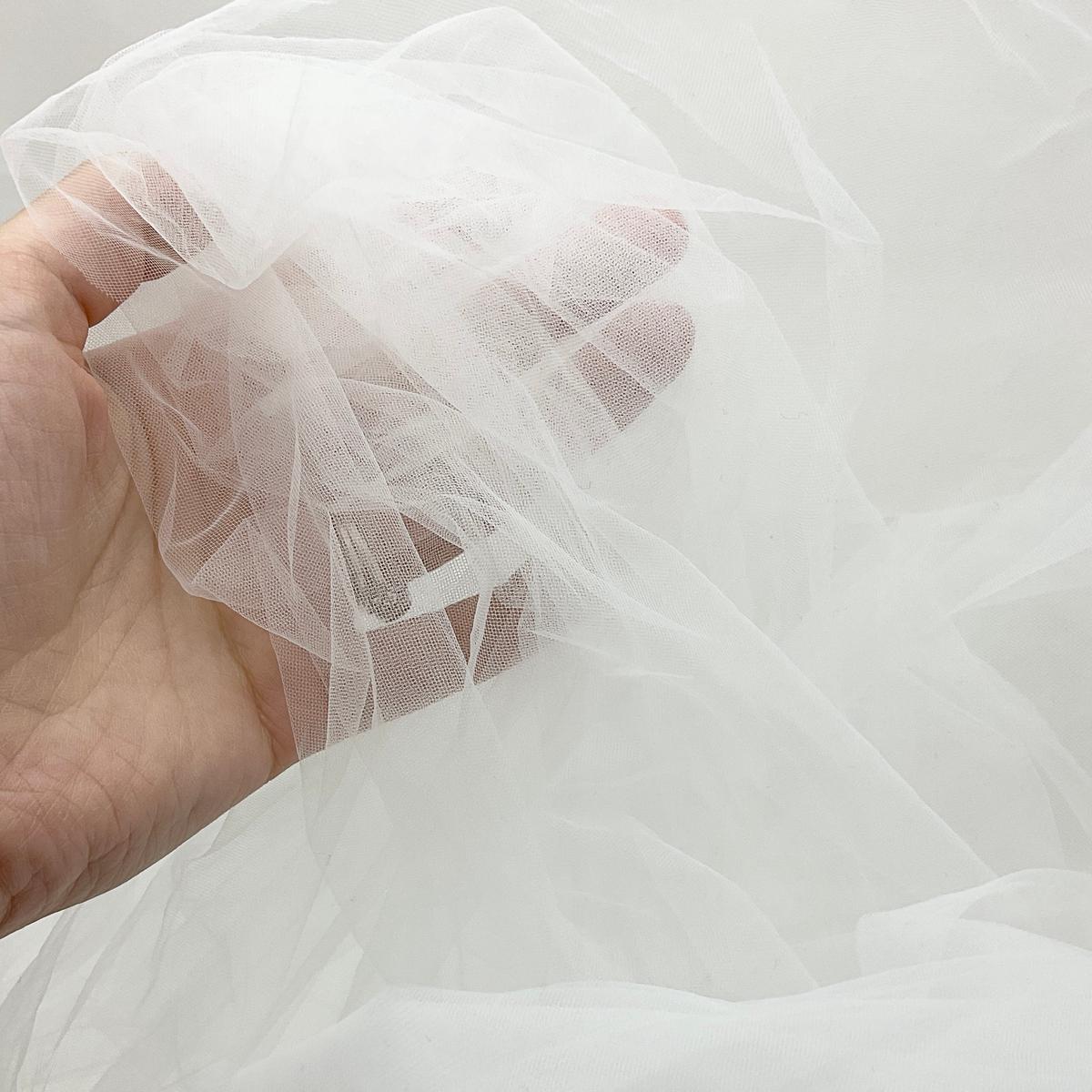 fluffy-clouds-mesh-chiffon-woven-white-3-55m-bundle