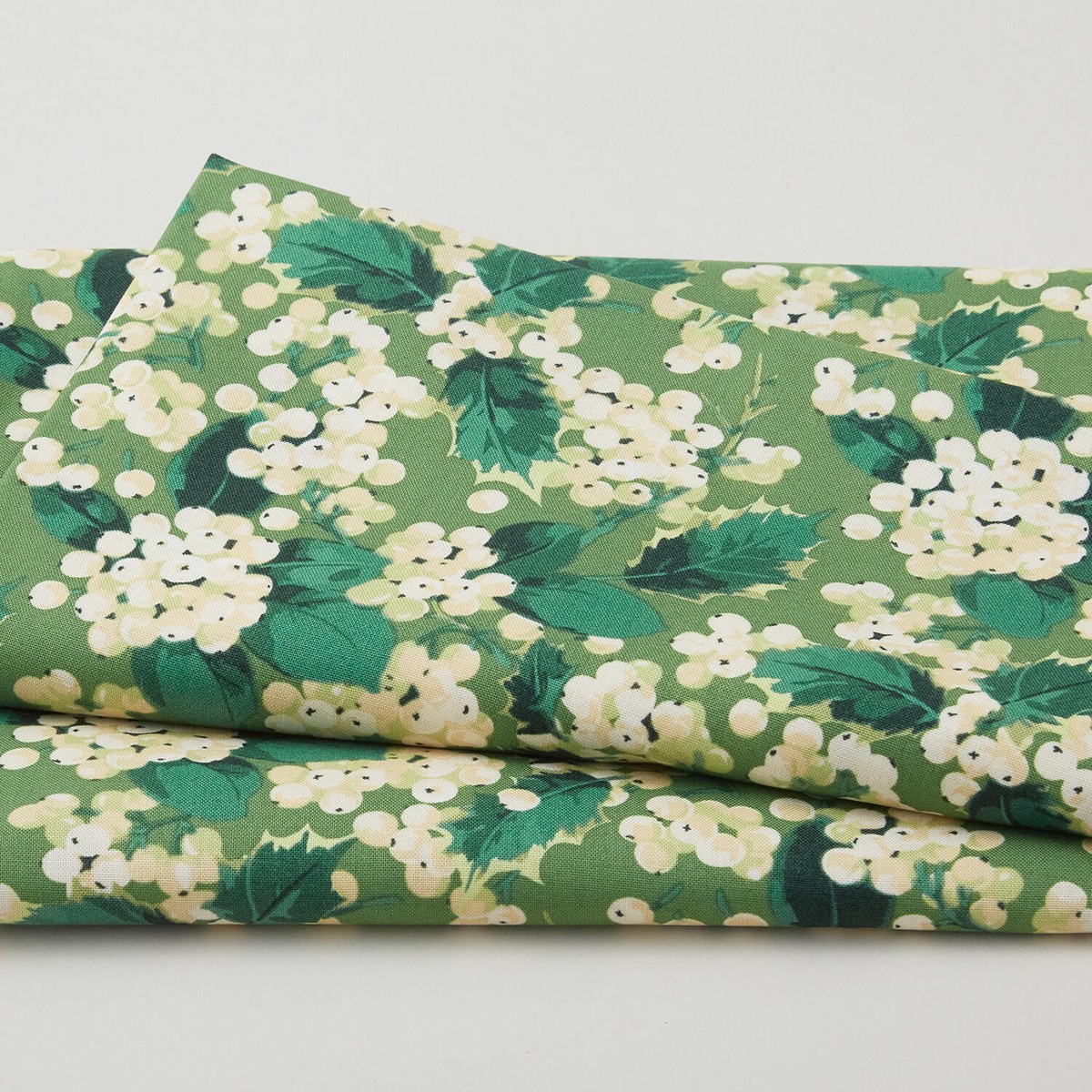 winterberry-holly-berry-green-2-yard-cut