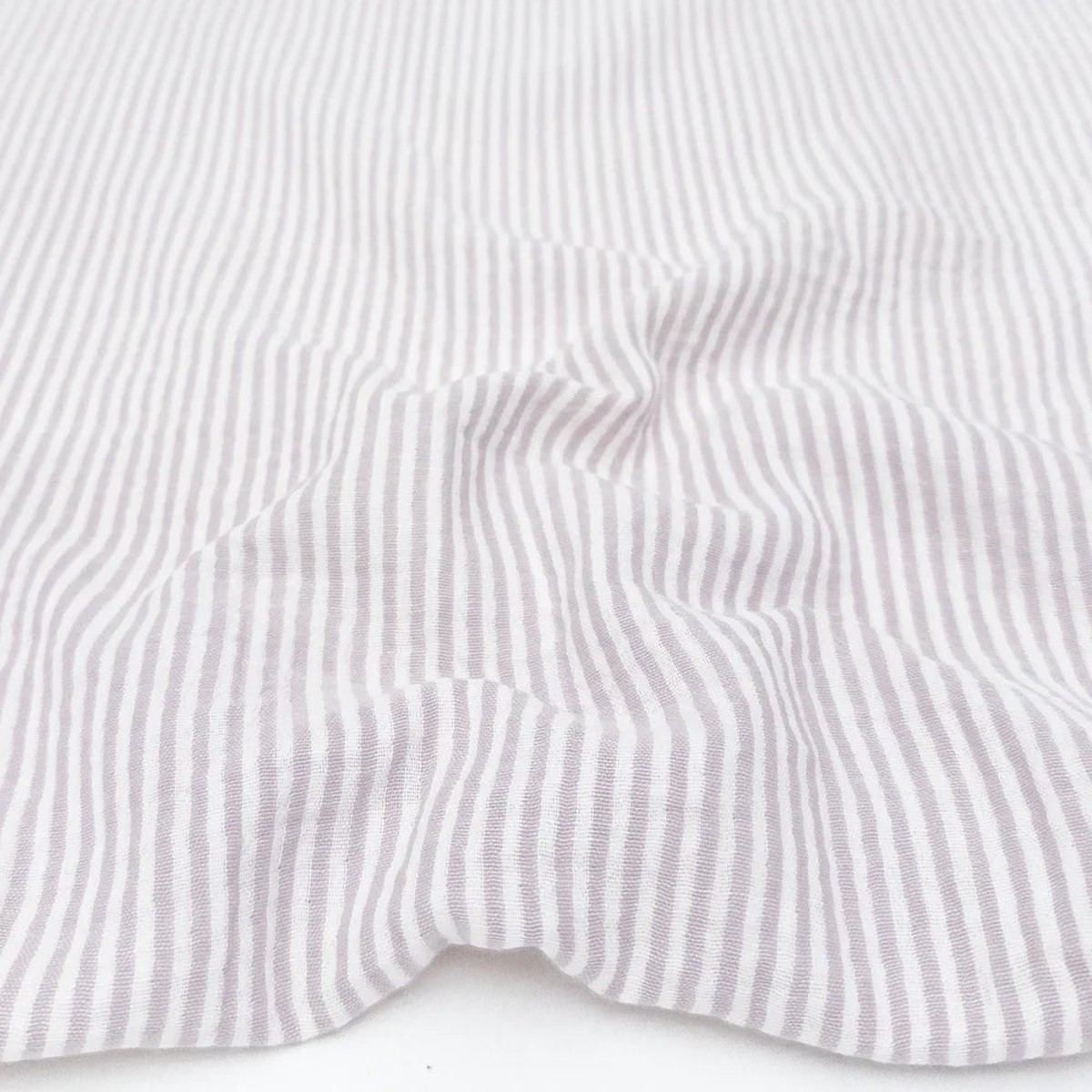 gordon-organic-cotton-double-gauze-stripe-lennon-in-white-lilac