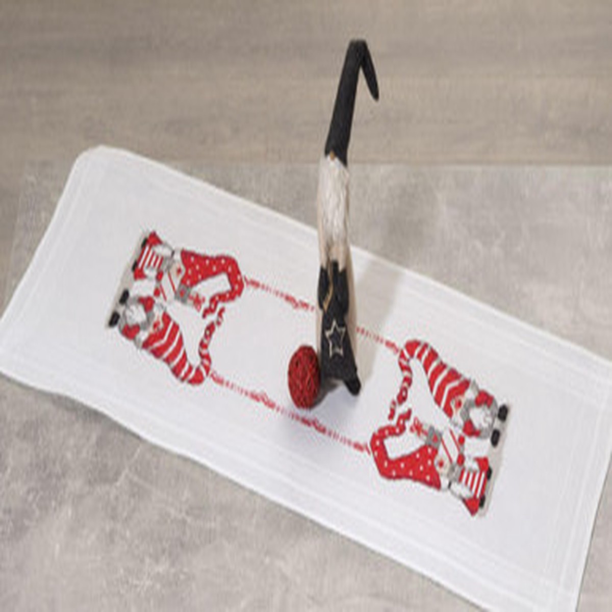elves-table-runner-kit-for-embroidery-duftin-8177r