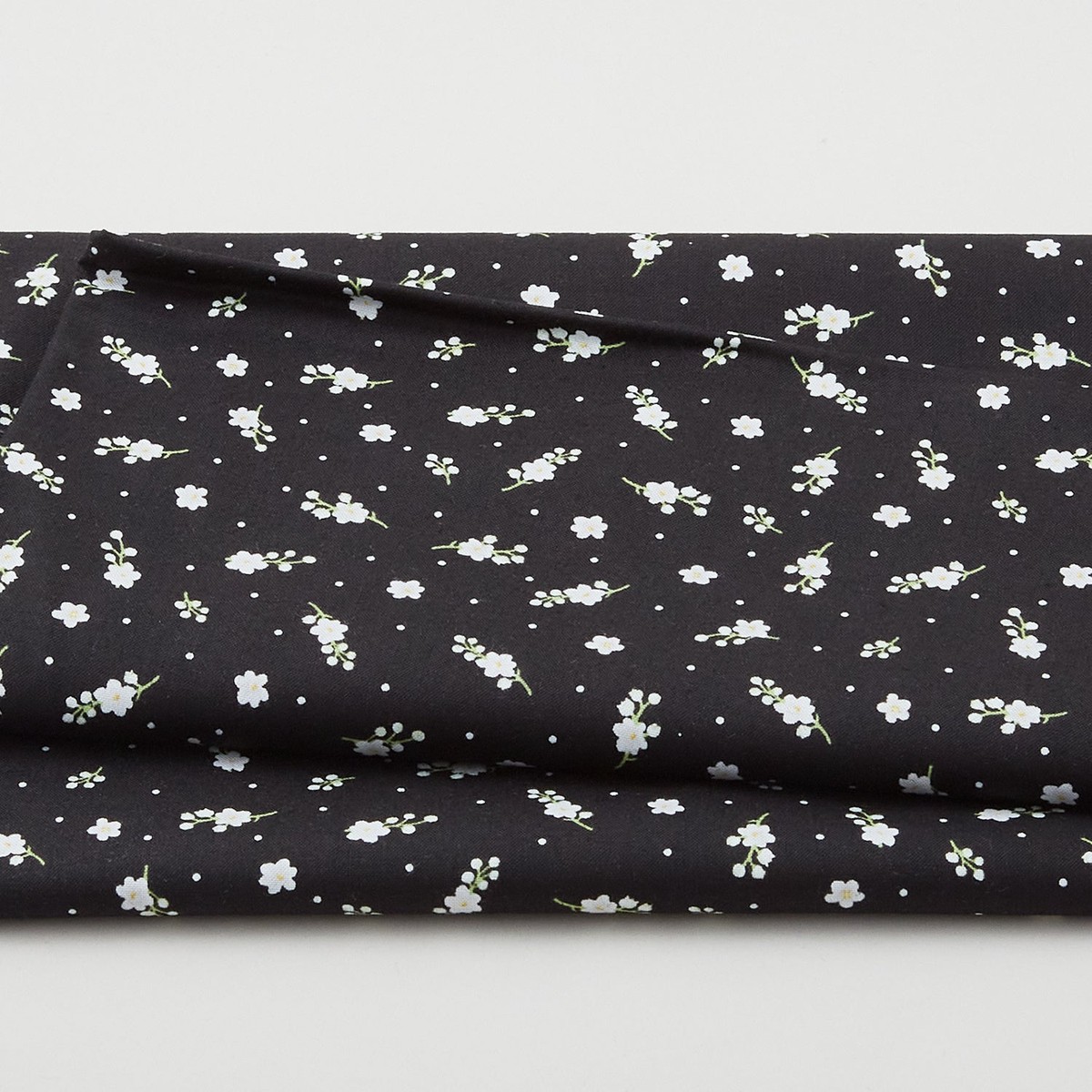 greenery-favorites-mini-floral-black-2-yard-cut