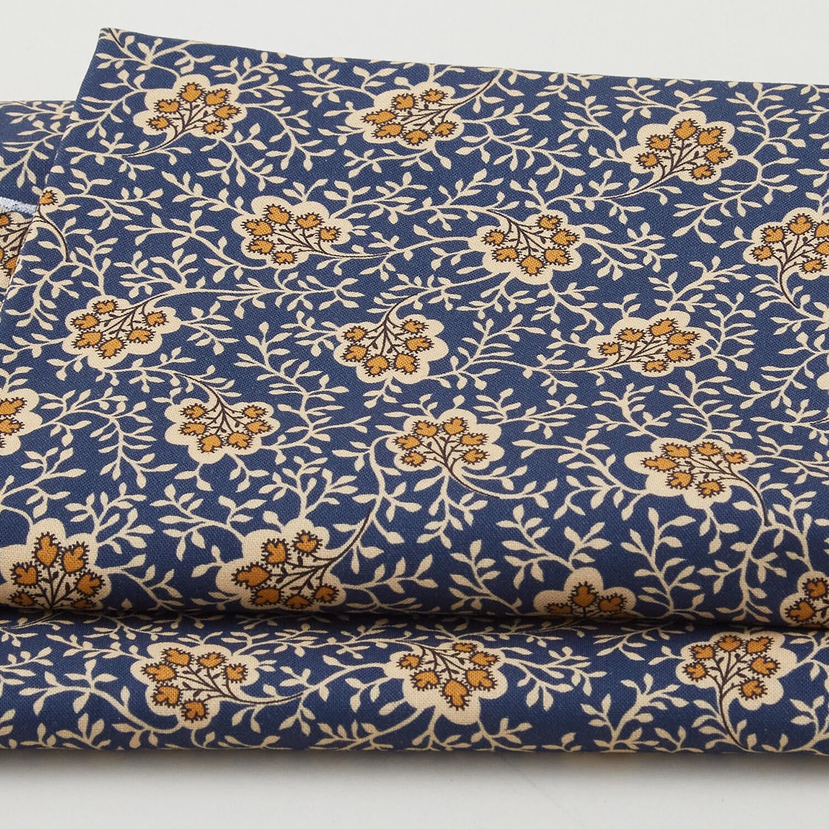 meyer-house-favorites-blue-small-bouquet-2-yard-cut