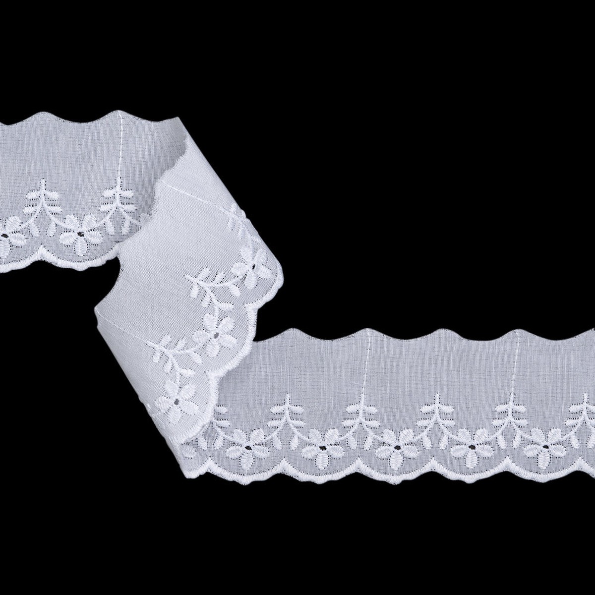 cotton-and-polyester-embroidered-eyelet-lace-trim-with-one-finished-scalloped-edge-2-25-white-scalloped-daisy-vines