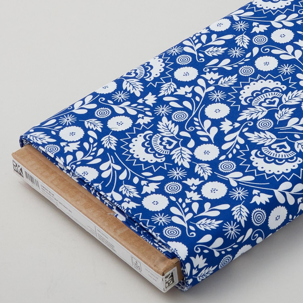 jardin-blue-favorites-delft-floral-8-yard-bolt