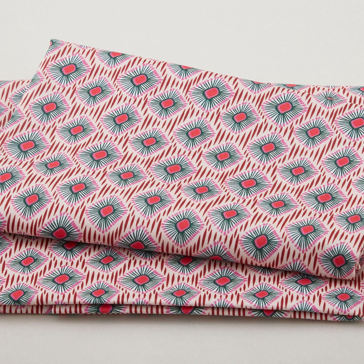 paradise-bloom-diamond-opulence-pink-digitally-printed-2-yard-cut