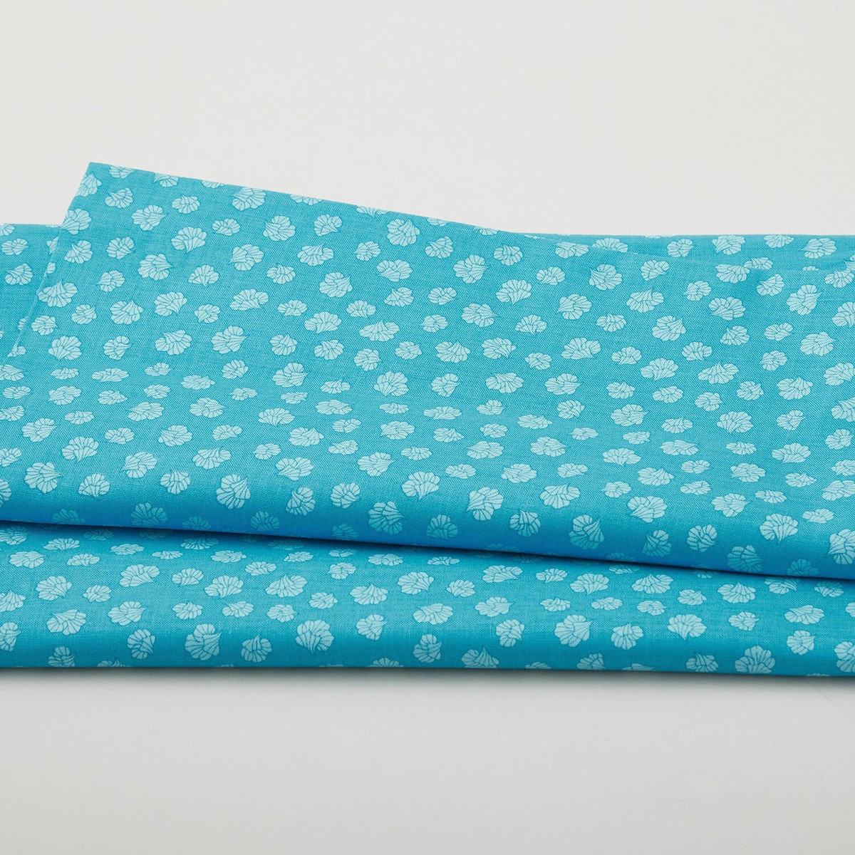 botanical-radiants-scalloped-flowers-sea-glass-2-yard-cut