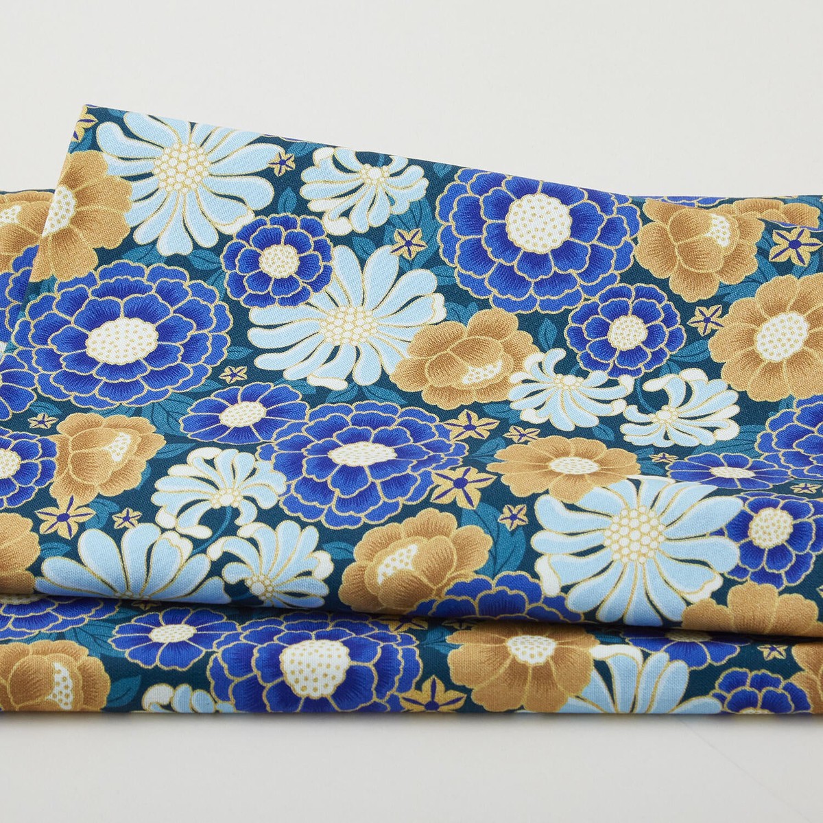 hummingbird-haven-favorites-teal-flower-2-yard-cut