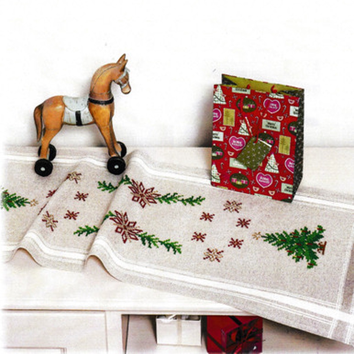 christmas-tree-table-runner-kit-for-embroidery-duftin-7041r