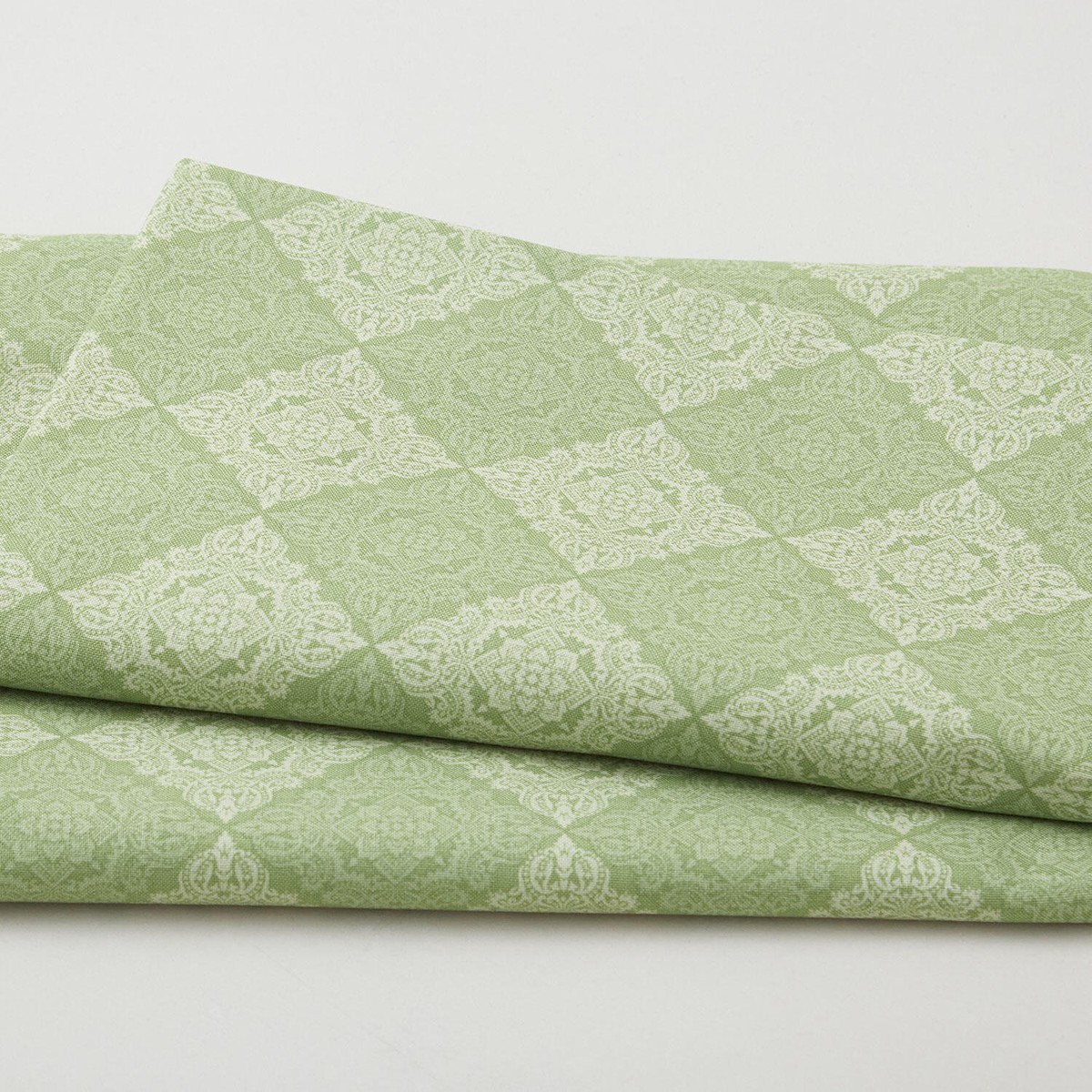 merry-poppies-medallions-green-2-yard-cut