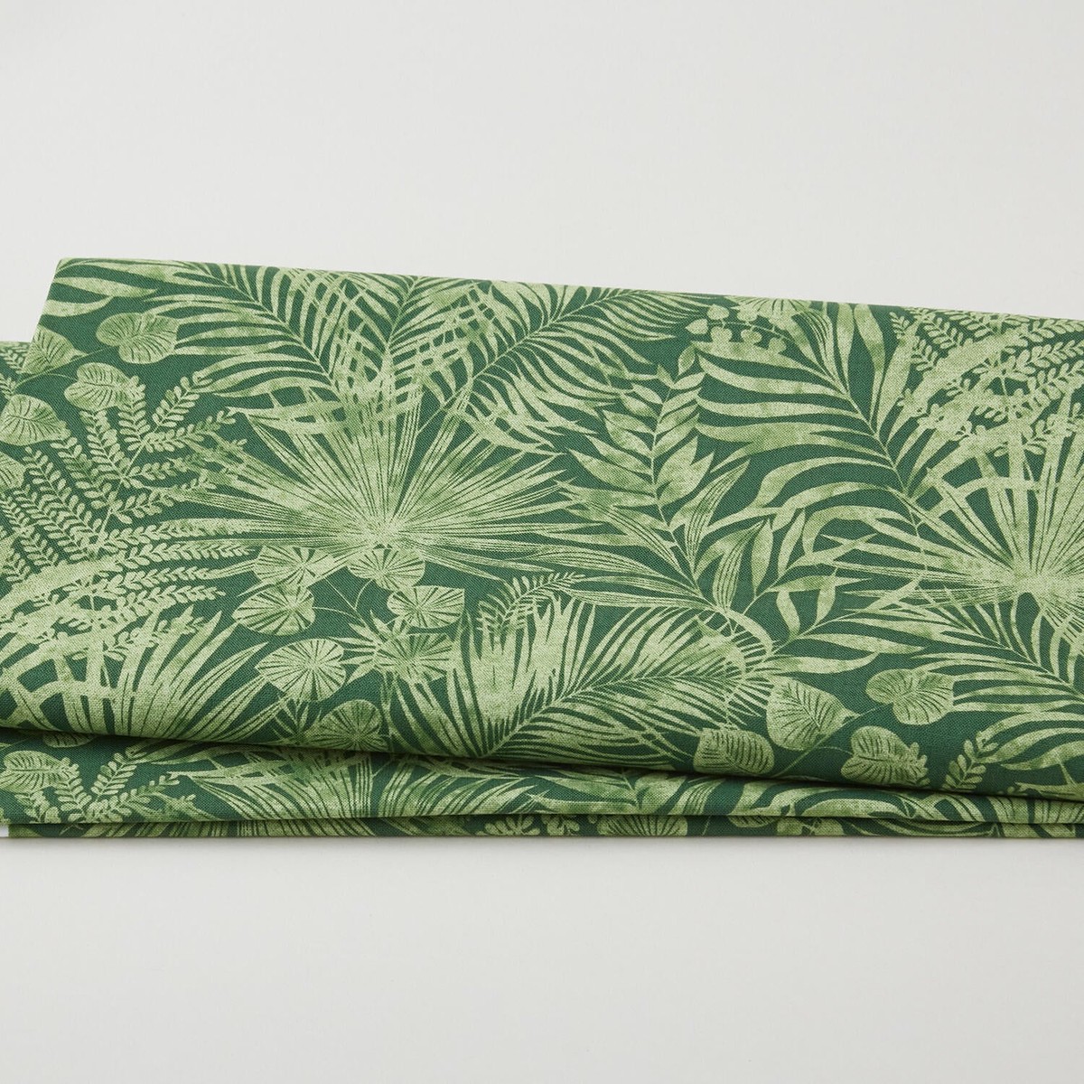betty-s-geraniums-leafy-garden-dark-green-2-yard-cut