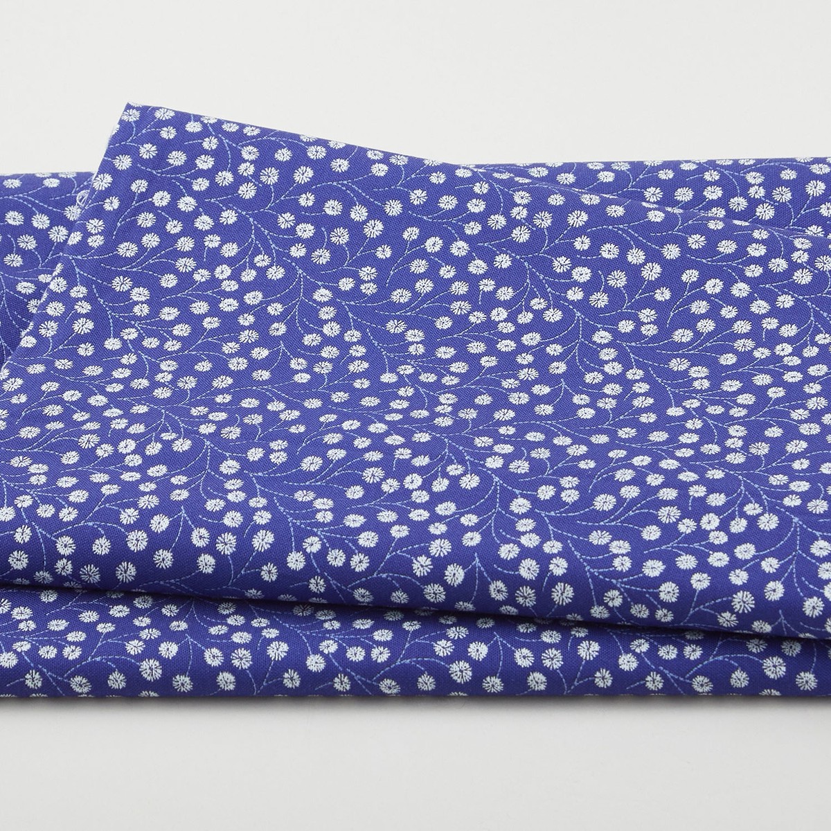 butterfly-blues-favorites-stemmed-floral-royal-2-yard-cut