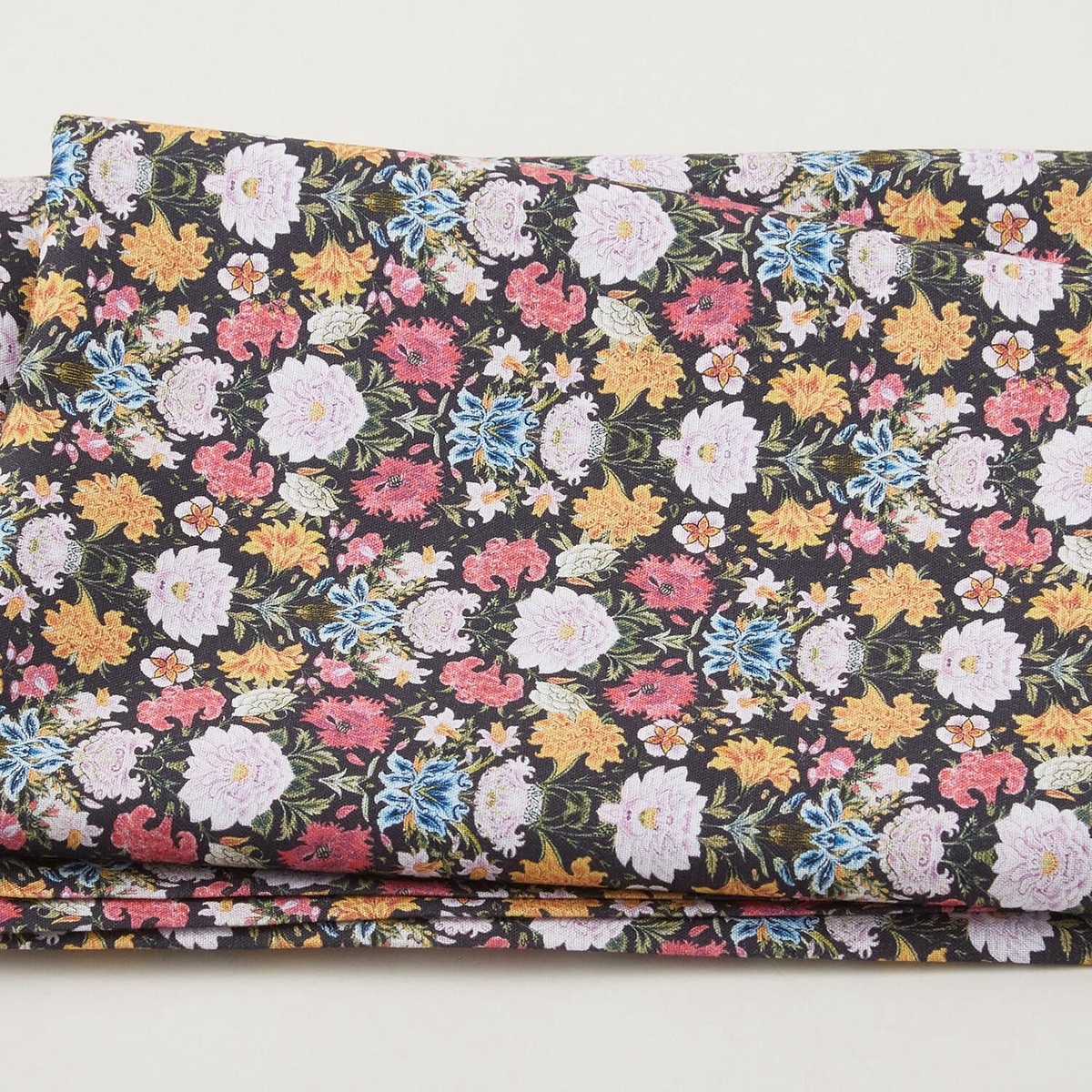 heritage-floral-heritage-garden-floral-black-2-yard-cut