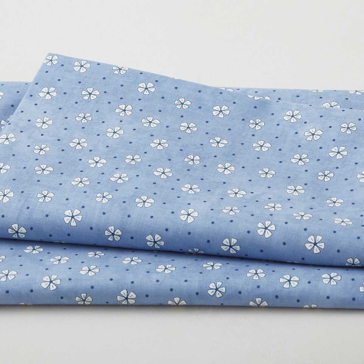 pocket-full-of-posies-posies-tossed-blue-2-yard-cut