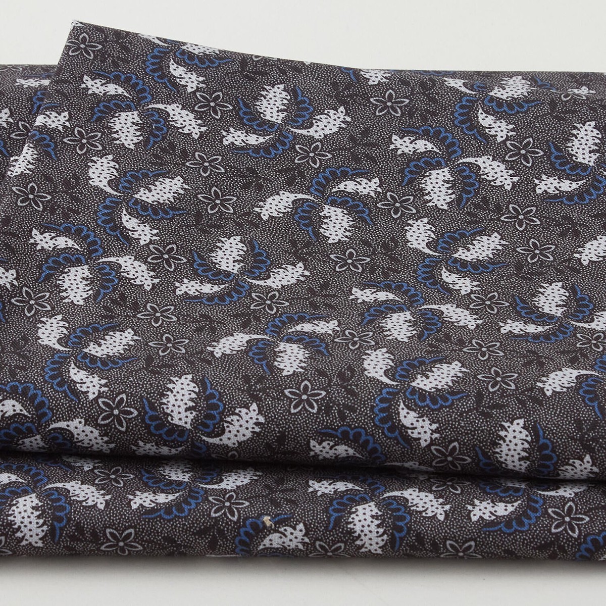 meyer-house-favorites-charcoal-paisley-flower-2-yard-cut