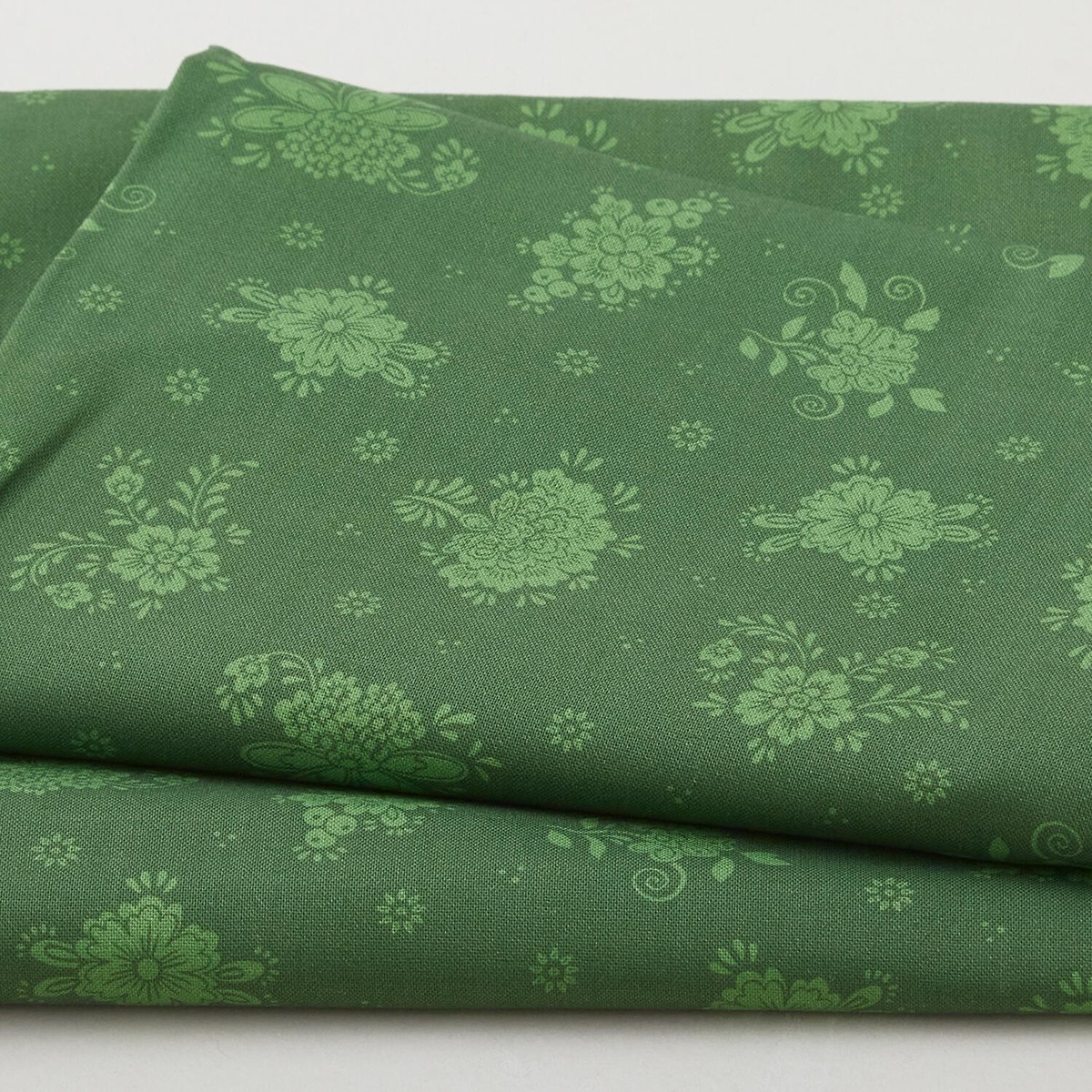 ruby-fern-favorites-pine-floral-2-yard-cut