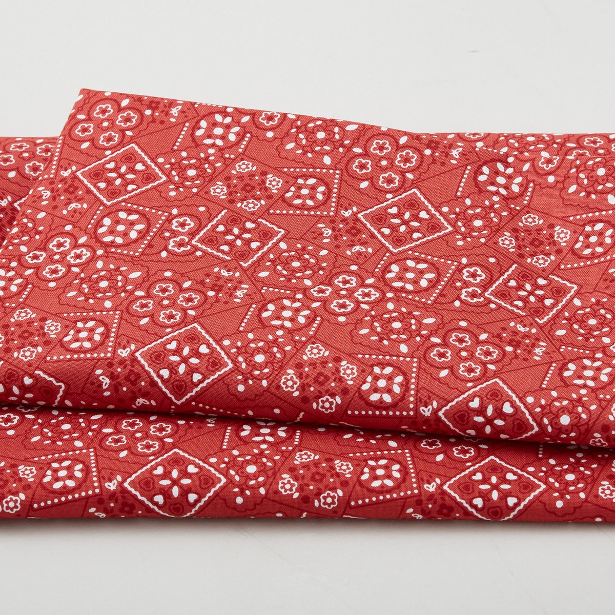 dressed-up-on-the-farm-bandana-red-2-yard-cut