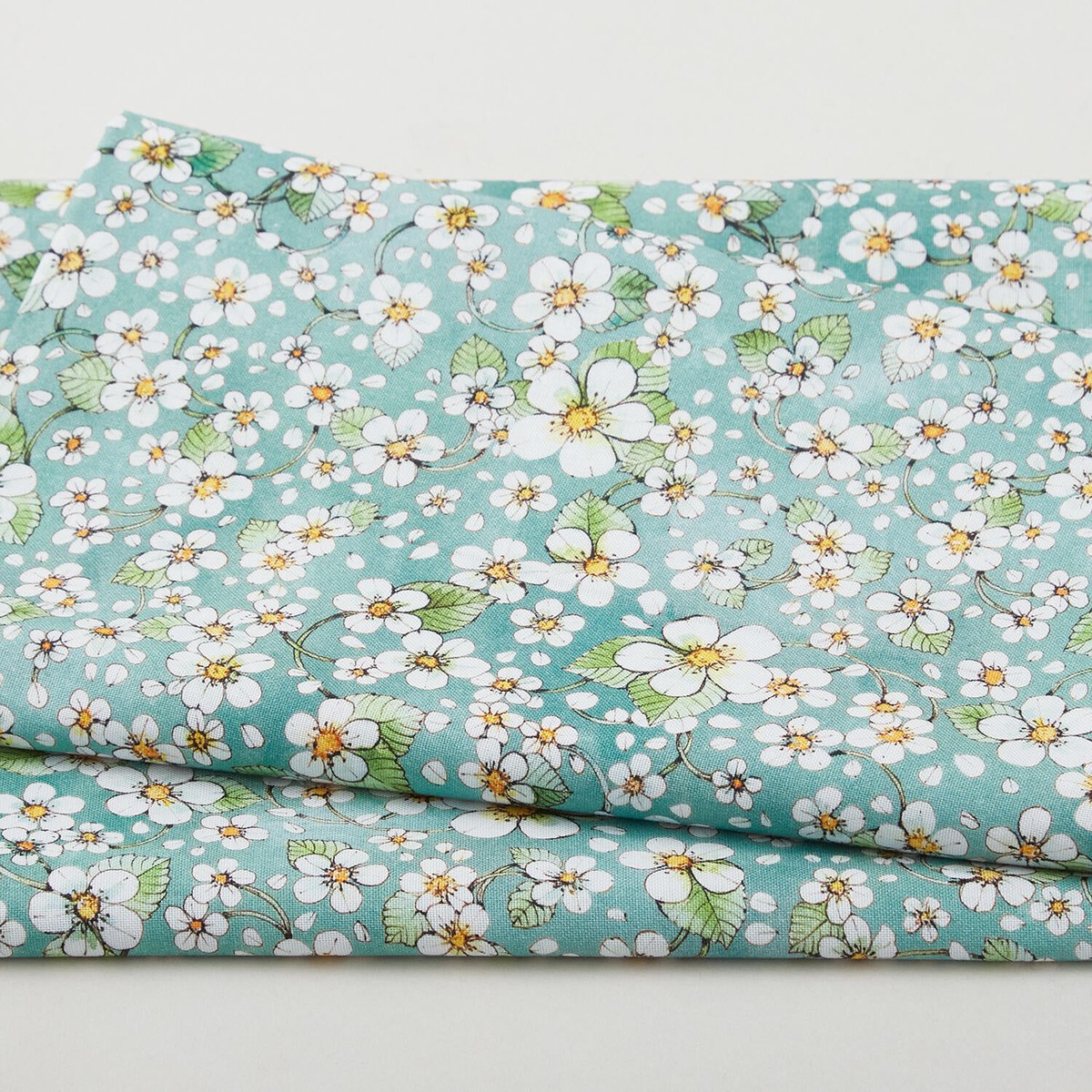 strawberry-season-favorites-flowers-seafoam-2-yard-cut