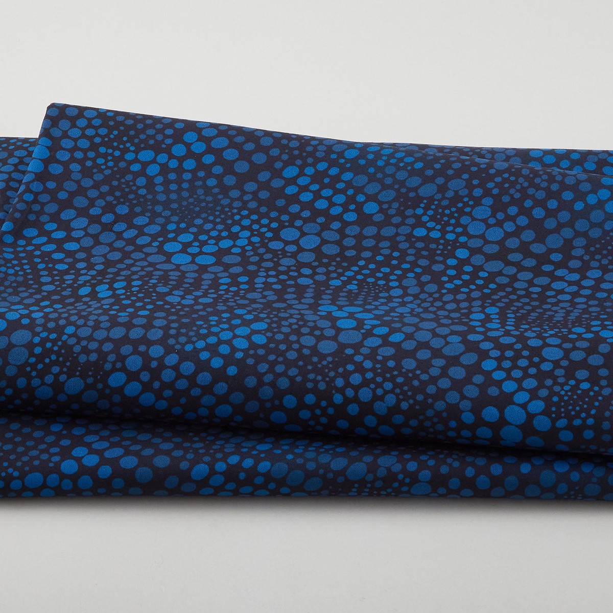dot-to-dot-navy-118-wide-3-yard-cut