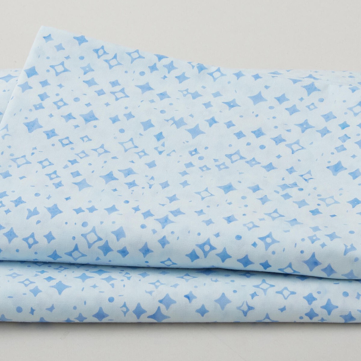 liberty-batiks-favorites-sparkles-blue-sky-2-yard-cut