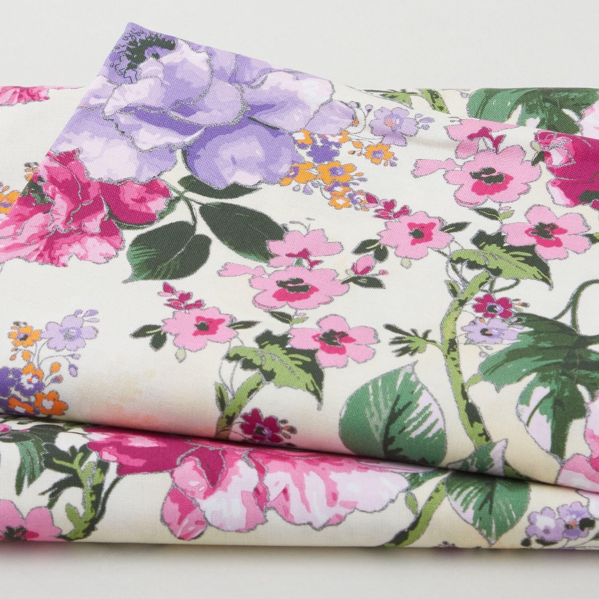 decadent-blossoms-favorites-natural-floral-2-yard-cut