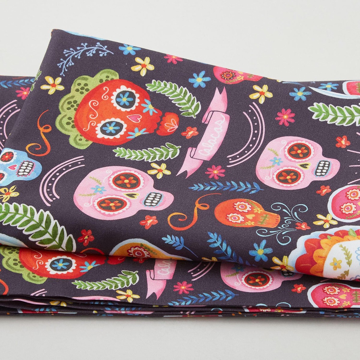 la-vida-loca-sugar-skulls-charcoal-2-yard-cut