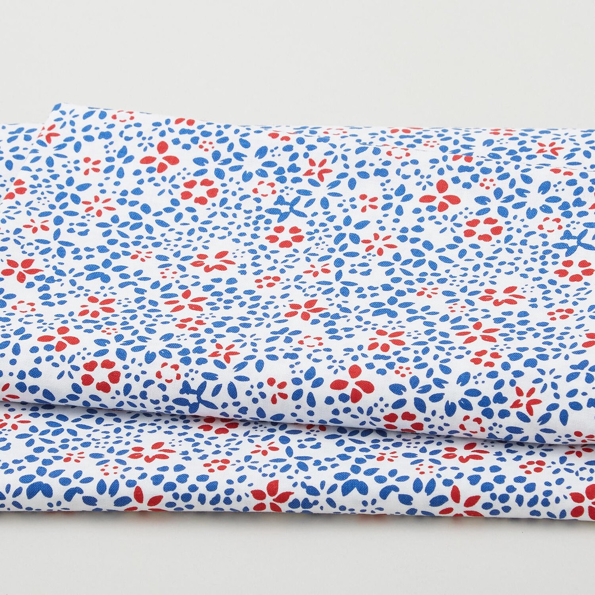 liberty-flowers-red-white-blue-2-yard-cut