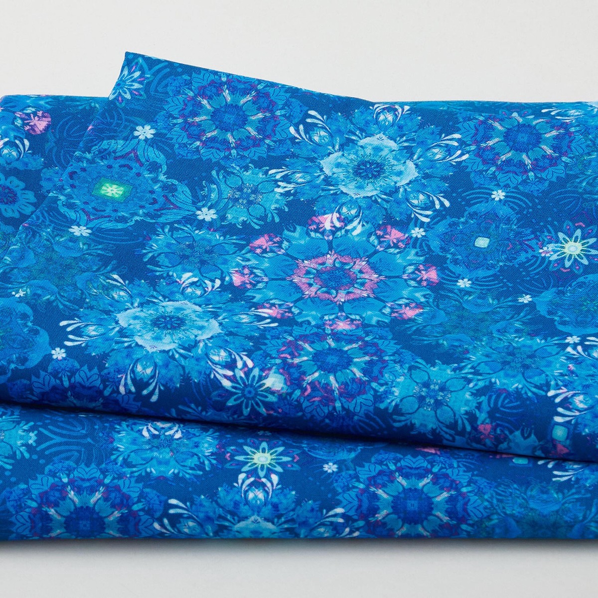 giverny-favorites-lake-medallion-2-yard-cut
