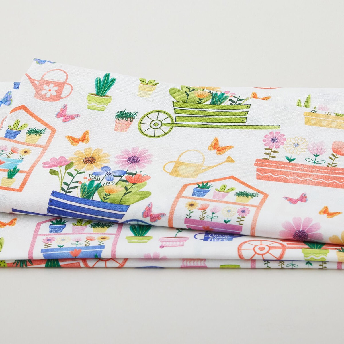 love-grows-here-flower-garden-white-2-yard-cut