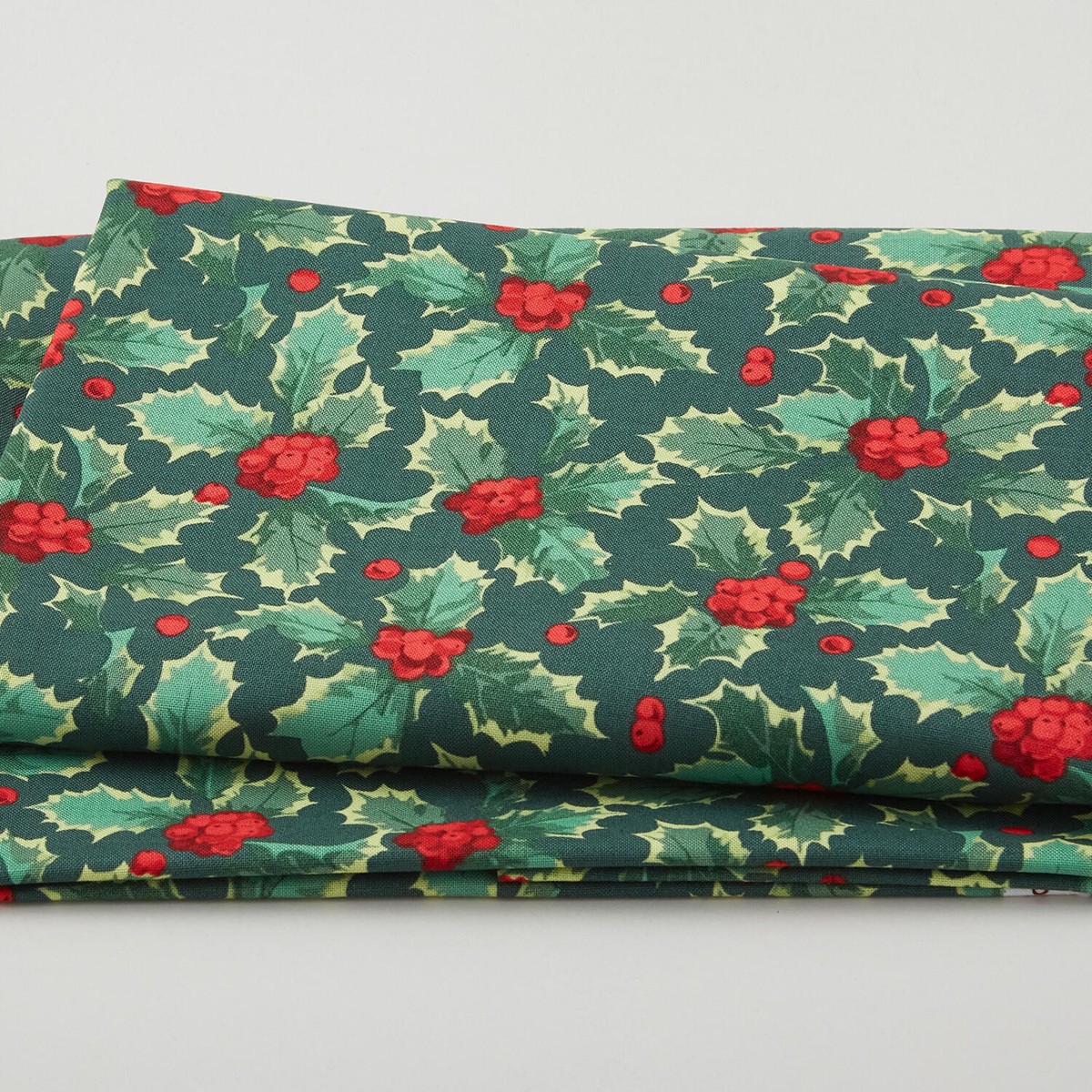winterberry-holly-dark-green-2-yard-cut