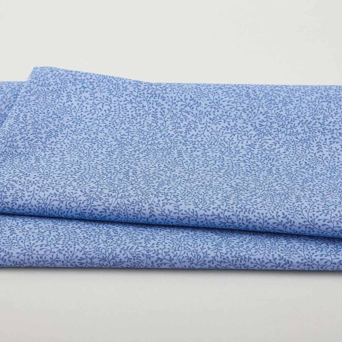 french-meadow-petite-vine-medium-blue-2-yard-cut