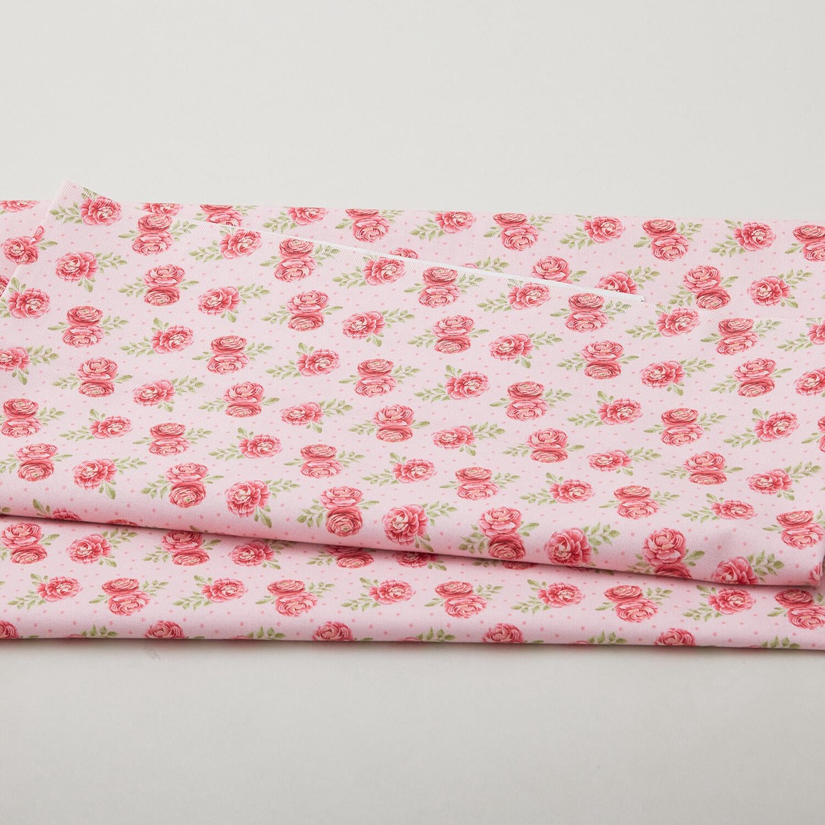 lucinda-favorites-large-floral-pink-2-yard-cut