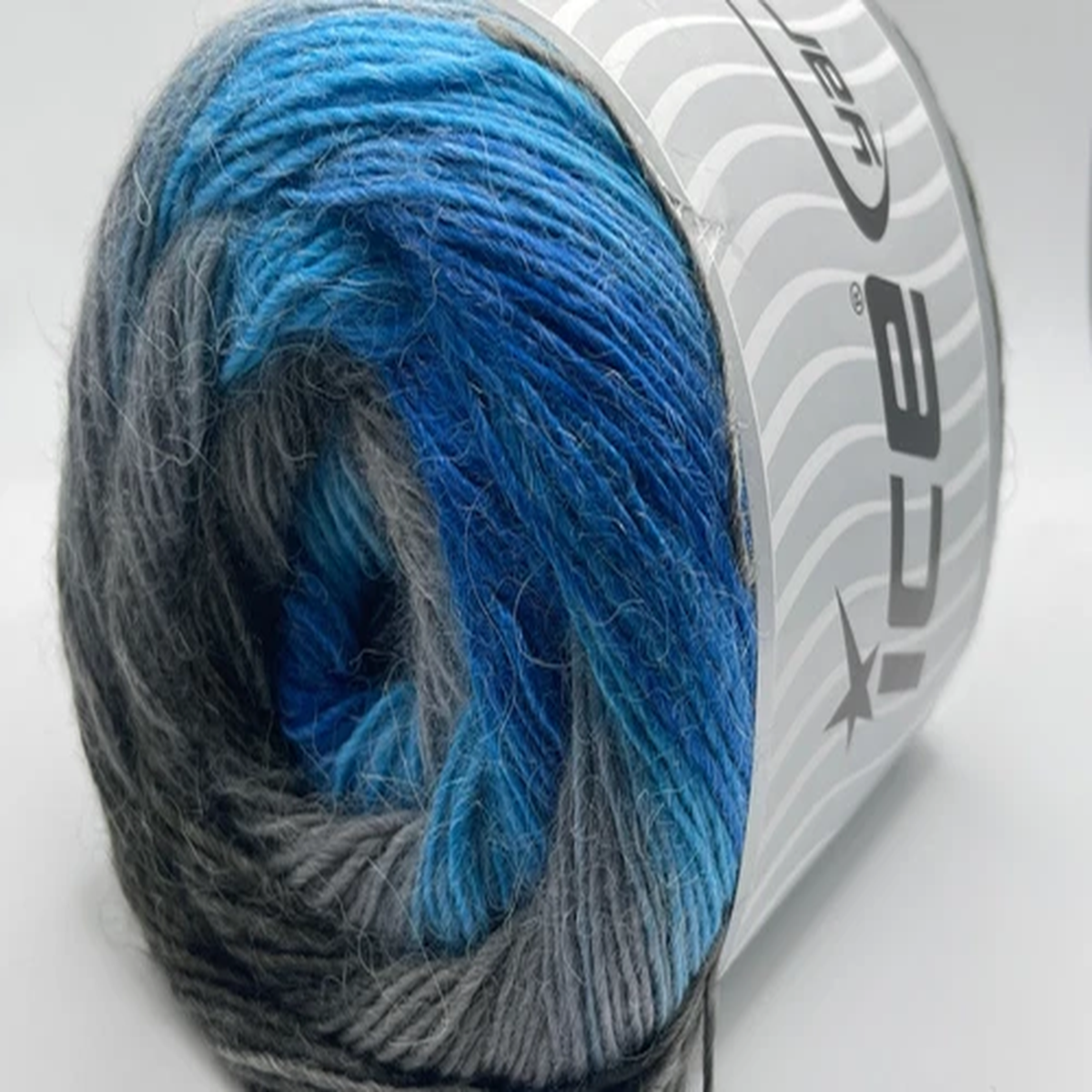 blues-greys-cake-alpaca-fine-82870-ice-yarn-center-pull-150gr-574yd-sport