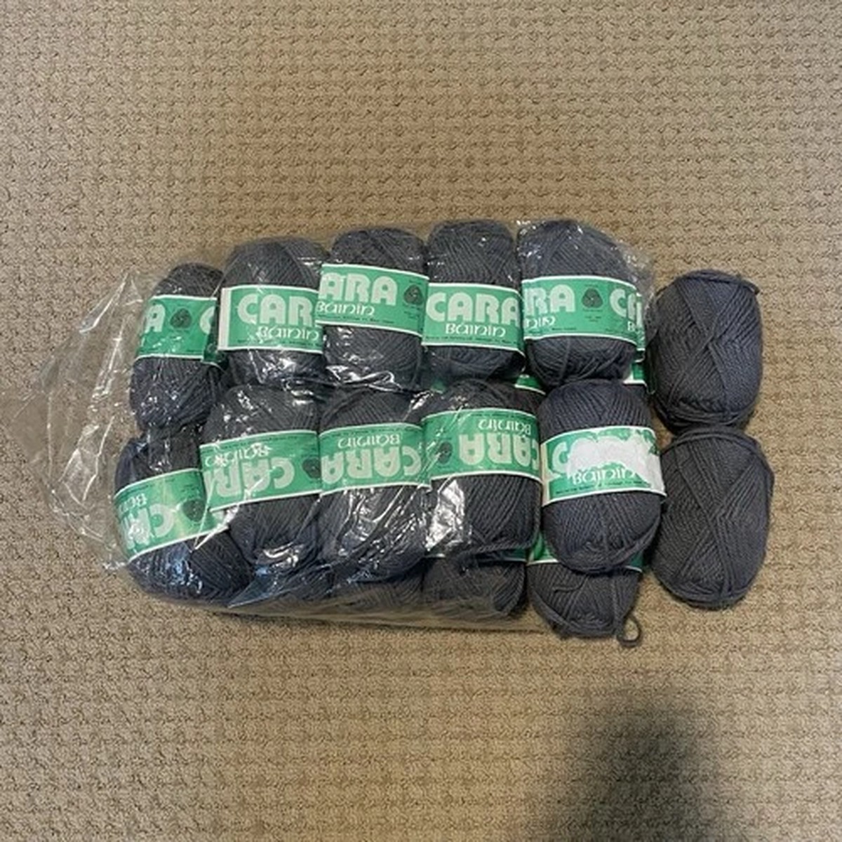 cara-bainin-pure-wool-yarn-irish-spinners-lot-of-32-50-gram-skeins-dove-grey